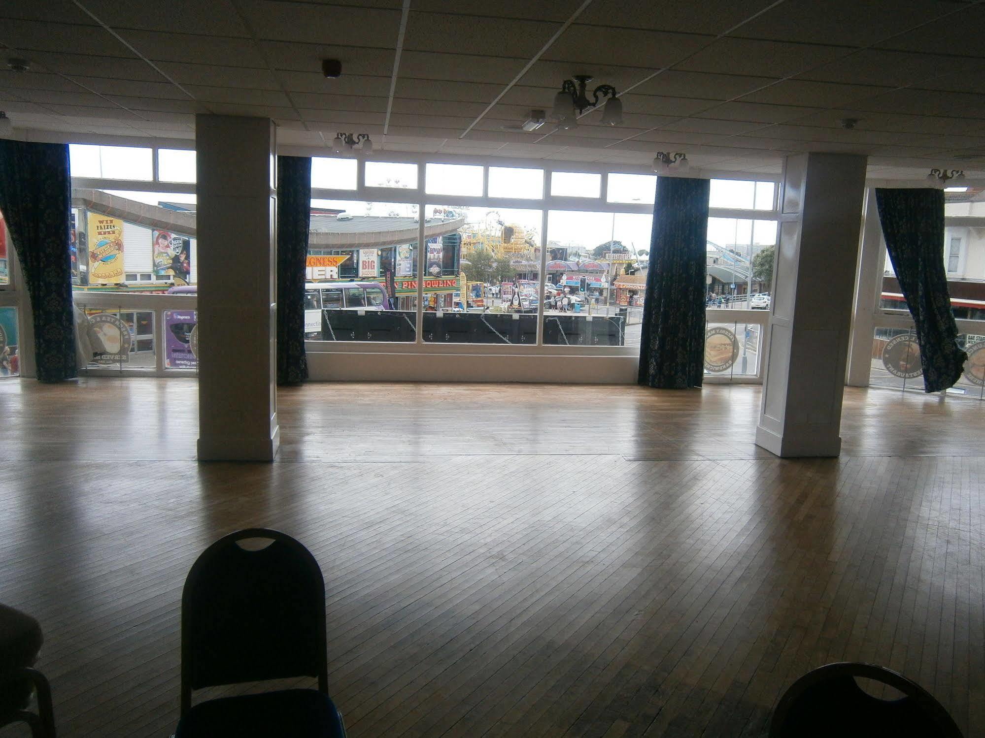 Oyo Grosvenor House Hotel Skegness Bagian luar foto